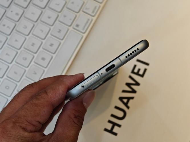 华为mate60pro卡槽游戏截图