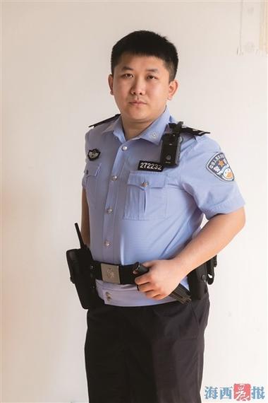 派出所警察穿什么制服缩略图