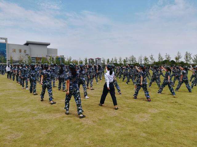 女生捉捕学院缩略图
