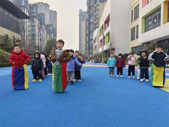 中班袋鼠跳跳跳教案缩略图