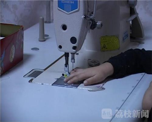 老式缝纫机针下不去,好像卡住了一样?
