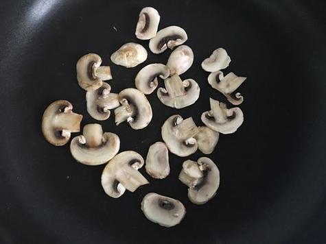 新鲜口蘑里面有一圈黑色图标