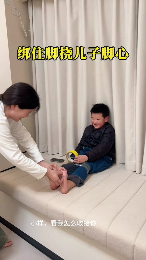 挠痒痒小朋友挠嘎吱窝游戏截图
