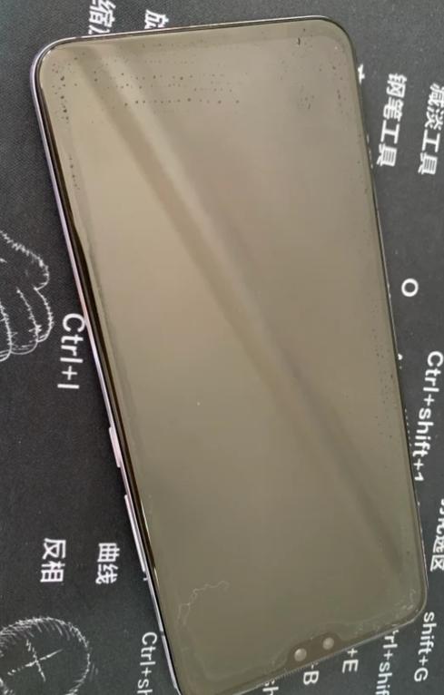 手机贴不贴钢化膜缩略图