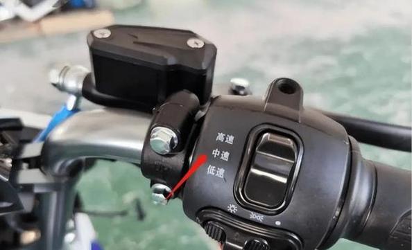 电动车4挡激活视频缩略图