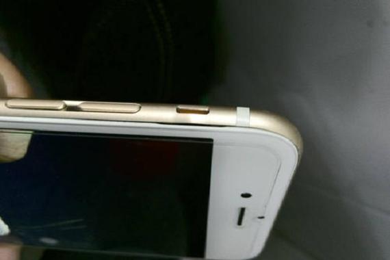 iphone屏幕翘起来了怎么办游戏截图