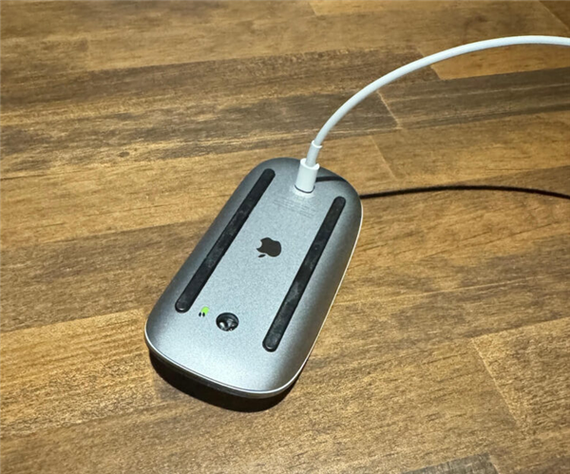 鼠标插充电器图标