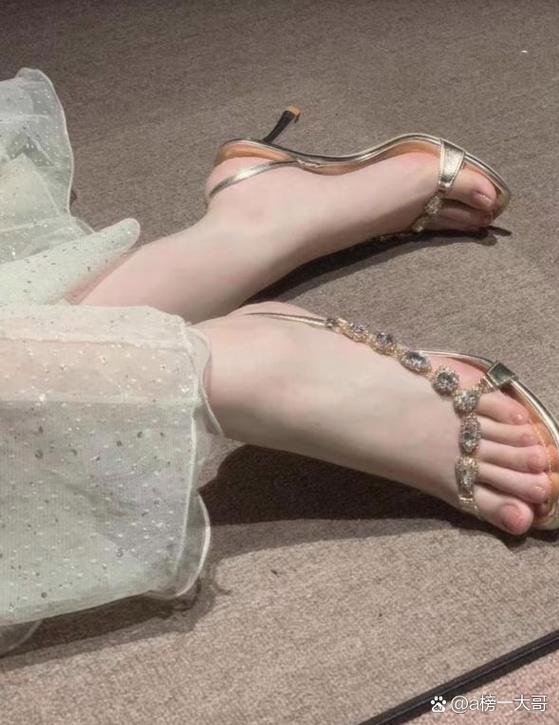 特别喜欢女生的脚游戏截图
