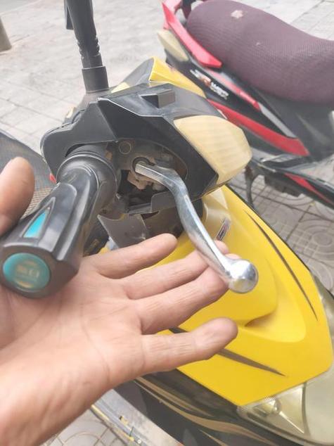 电动车捏刹车后不启动图标