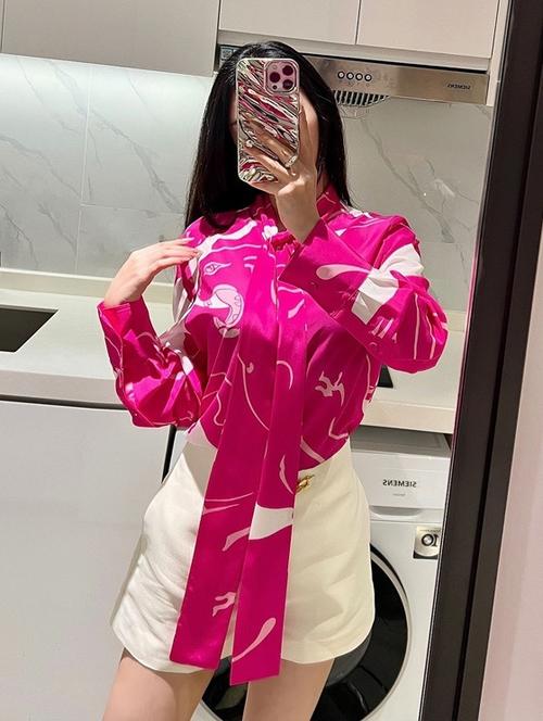 和平精英袖子上有飘带的衣服