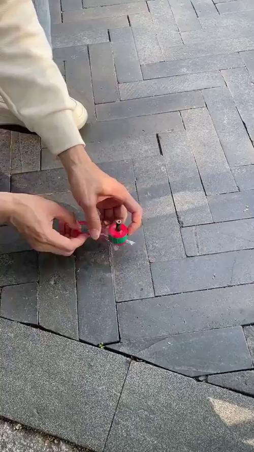 瓶盖做陀螺