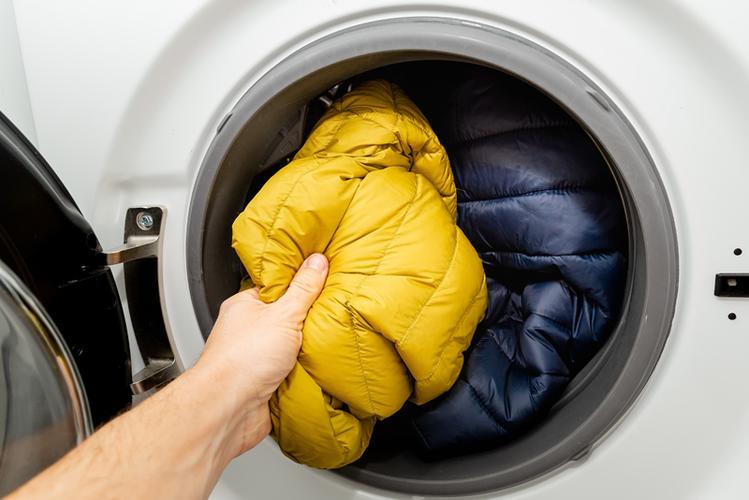 白色羽绒服怎么洗干净缩略图