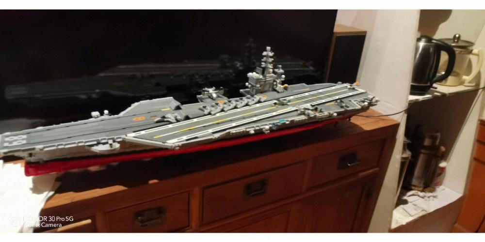 乐高巨型航母