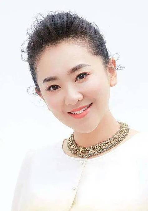 主持人月亮姐姐的真名游戏截图