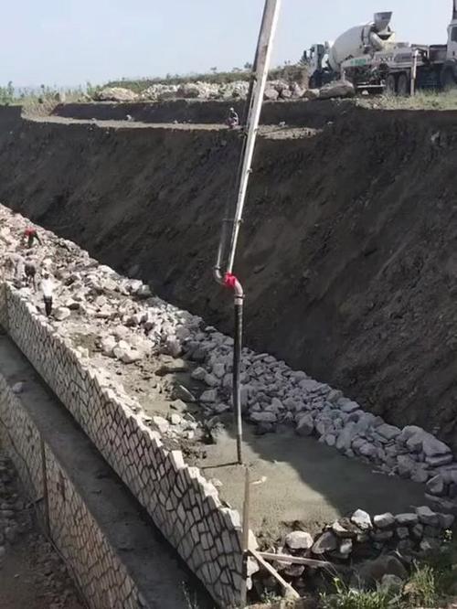 毛石混凝土挡墙做法图标