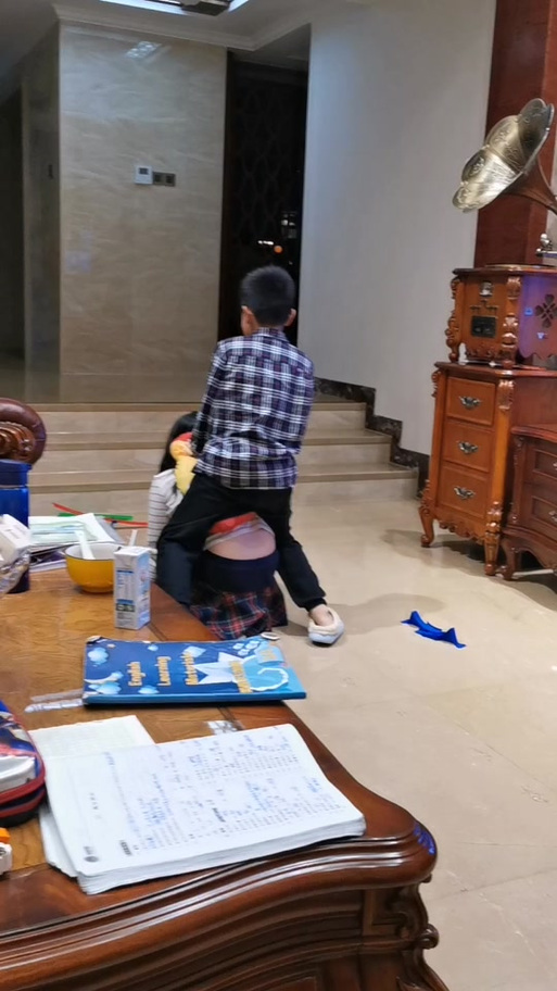 姐姐当马骑的视频缩略图