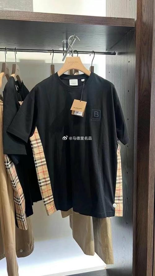 logo像B字母的服装