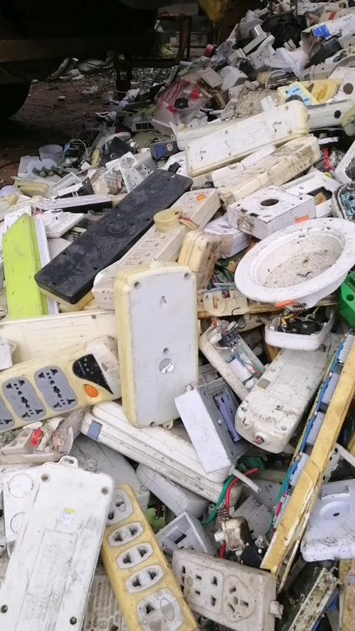 废旧插座多少钱一斤缩略图