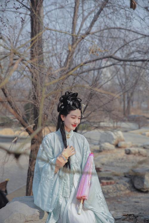送客客已去寻花花未开是哪首诗