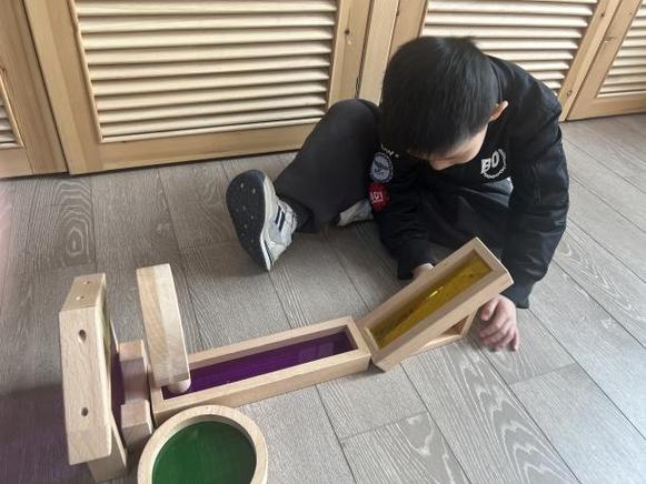 滚动小球球游戏缩略图