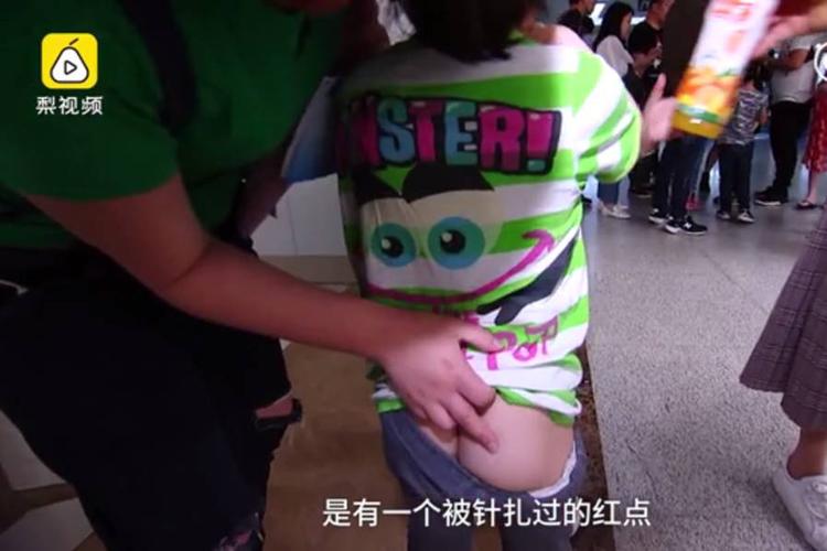 打屁股针的小孩图标