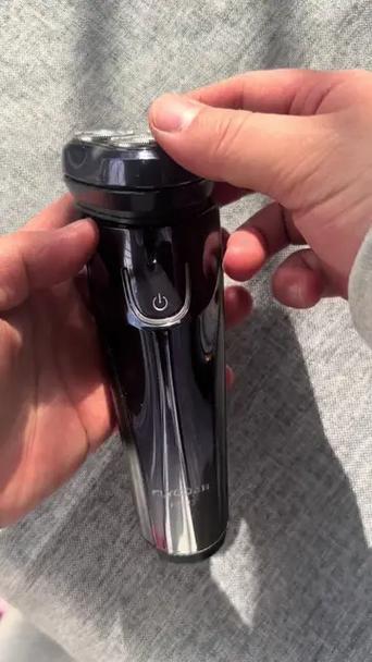 飞科三头剃须刀怎么拆图解