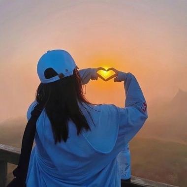 头像女简单干净气质背影缩略图