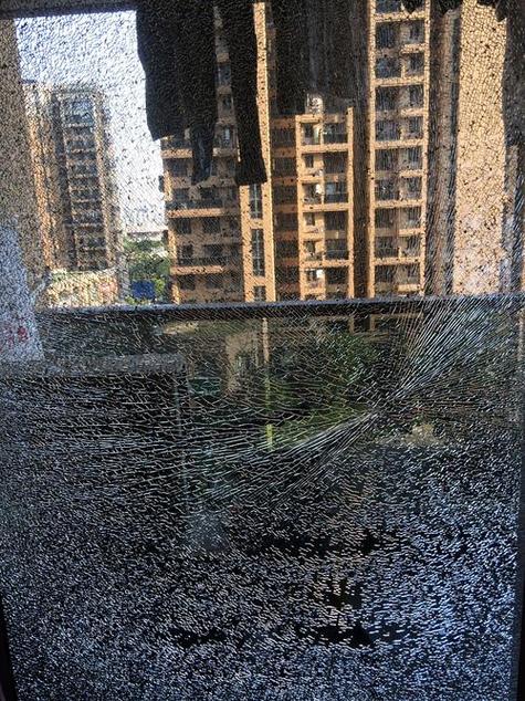 窗户玻璃裂开了怎么修复缩略图