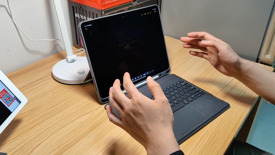 iPad 蓝牙键盘
