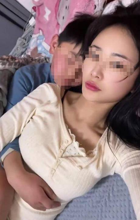 母亲与亲人作爱无意被儿子发现图标