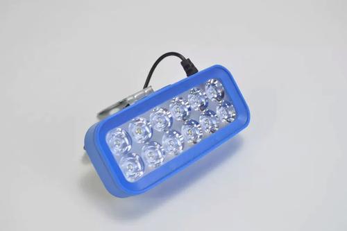 外接在三轮车上使用LED灯