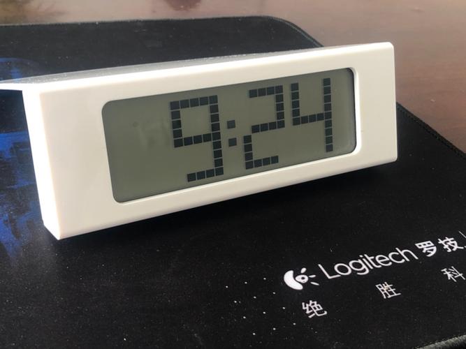 宜家黑色闹钟不走游戏截图