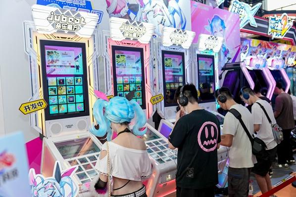 外星人aw988和罗技g933