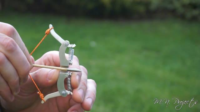 用弹簧怎样制作弓箭图标