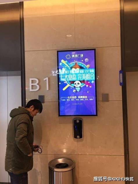 电梯里怎么装广告屏