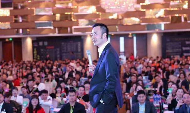 俞凌雄一家4口人简介