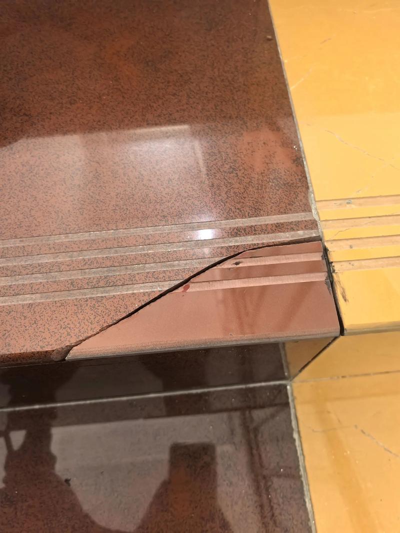 手机后盖玻璃碎了怎么办缩略图