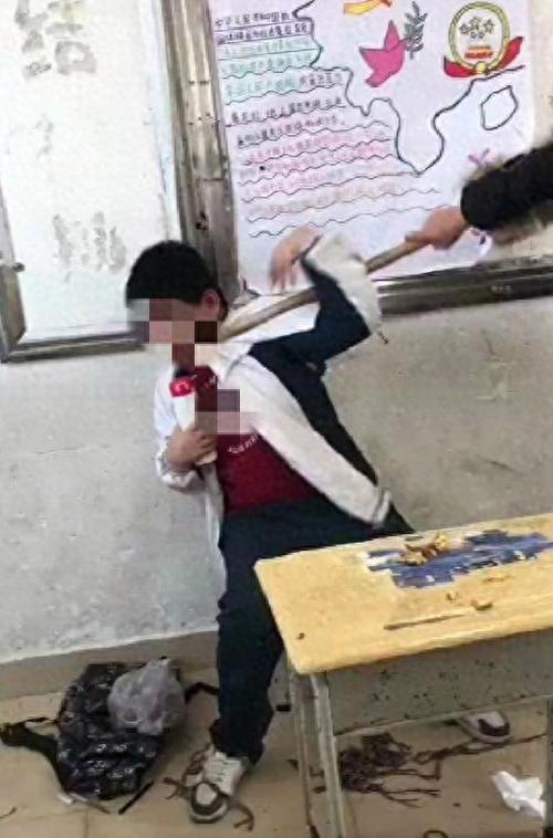 校园霸凌欺凌现场视频缩略图