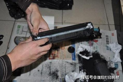 惠普打印机m1136怎么加碳粉缩略图