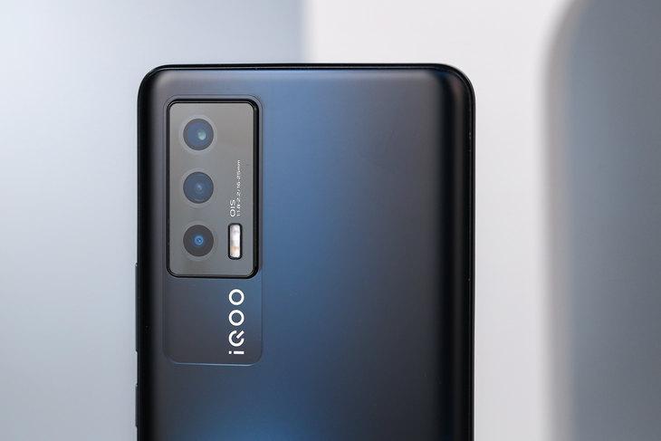 iqoo neo5后盖是玻璃还是塑料缩略图