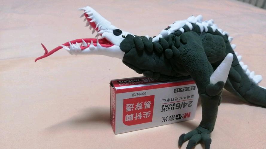 用粘土做一只骷髅巨蜥缩略图