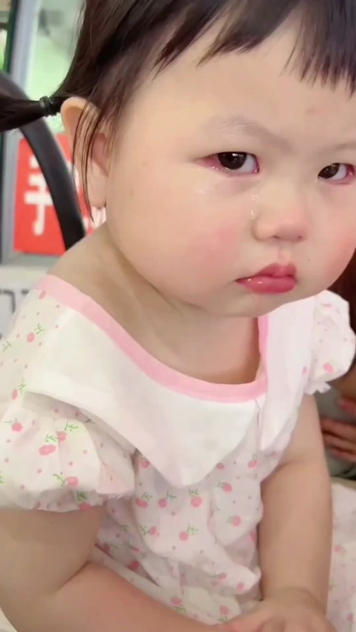 翻白眼表情包可爱小女孩缩略图