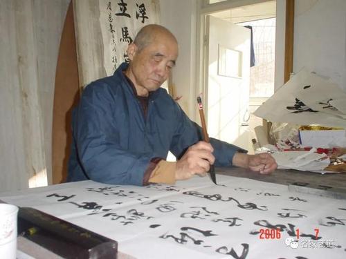 类似搜书大师可以换源的APP缩略图