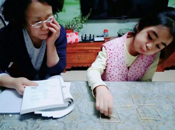 65岁奶奶启蒙孙子