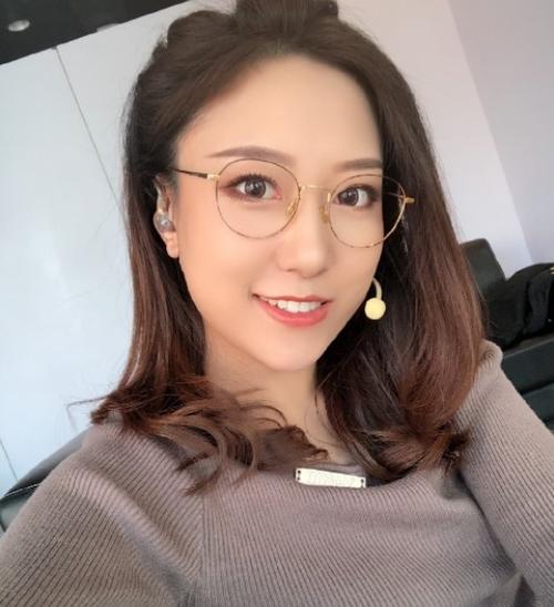 叶子解说的真人照片缩略图