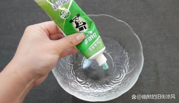 怎样去除盒子上的粘胶缩略图