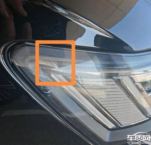 车右上角
