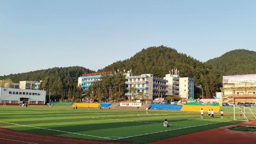贵阳中山科技学校