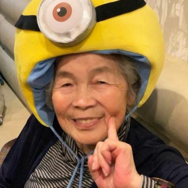 奶奶的头像动漫缩略图