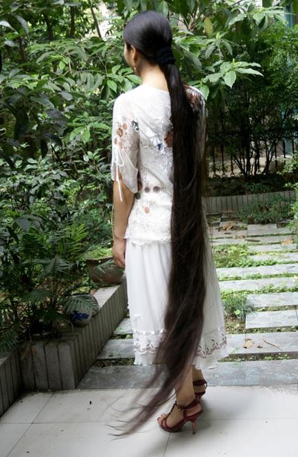超长发女梳长发